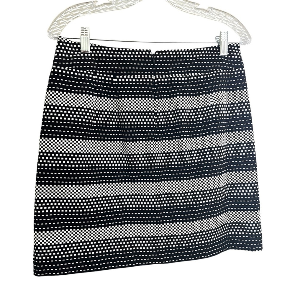 🛍️ Loft Skirt - Picture 2 of 5